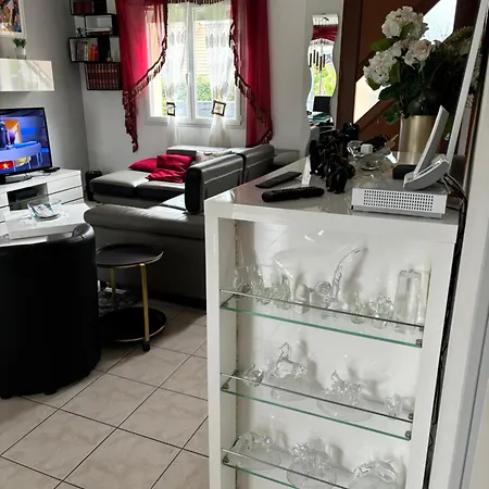 Апартаменты Maison Chaleureuse Avec Barbecue Quartier Calme *