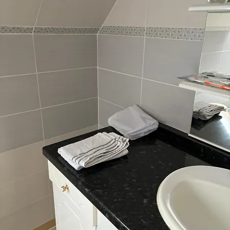 Апартаменты Maison Chaleureuse Avec Barbecue Quartier Calme