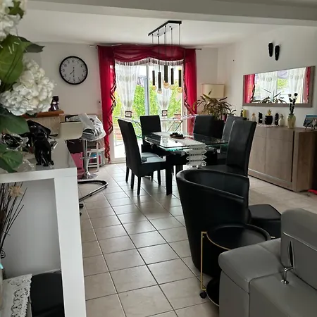 Апартаменты Maison Chaleureuse Avec Barbecue Quartier Calme